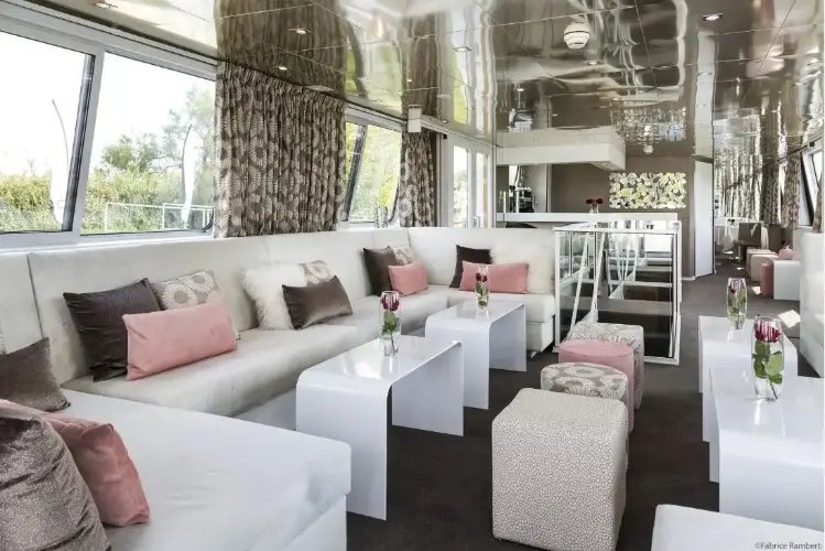 MS ANNA-MARIA salon.webp