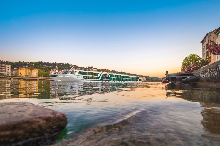 Lueftner_Cruises_AMADEUS_Provence_outside_view_Vienne_03.jpg