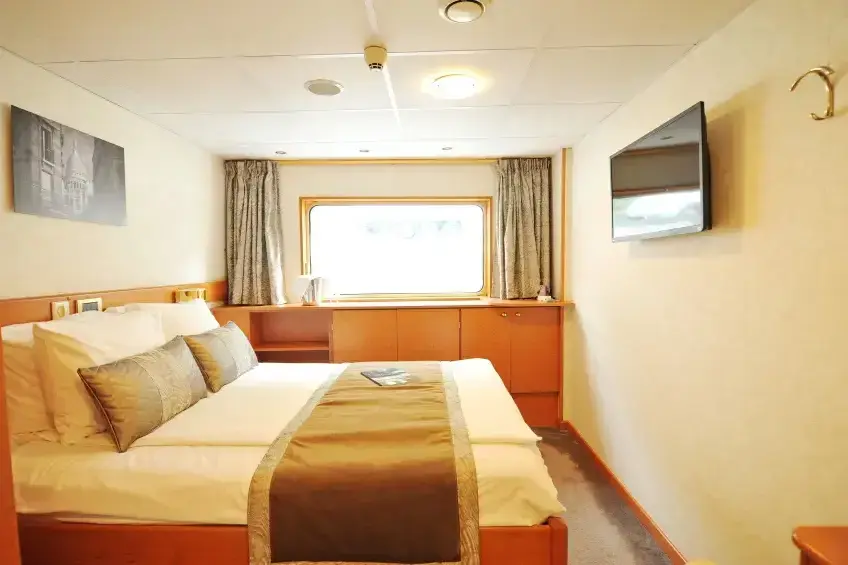 cabine-grand-lit-pont-principal-ms-botticelli-seine-croisieurope-stephen-zezza