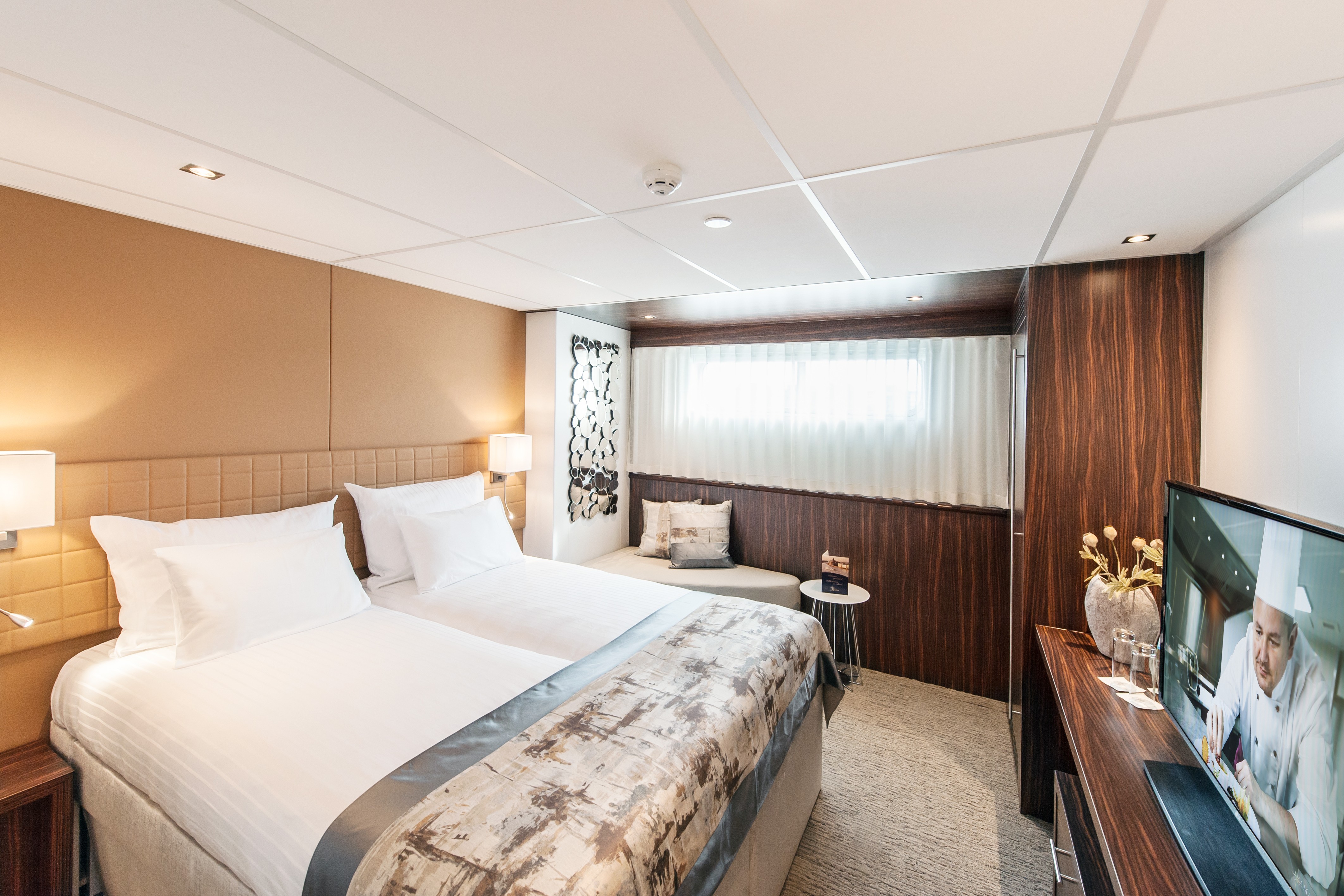 Lueftner_Cruises_AMADEUS_Queen_Cabin_Haydn.jpg