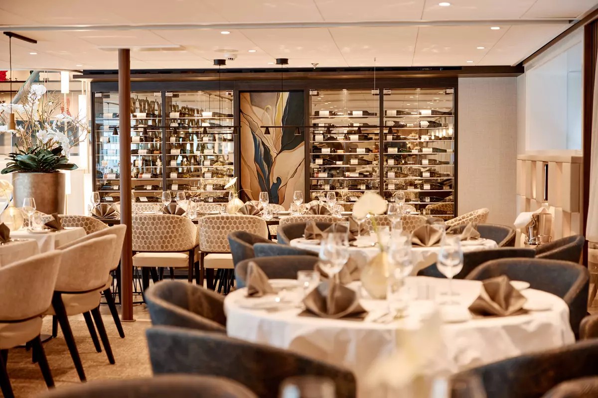 csm_Lueftner_Cruises_AMADEUS_Riva_Restaurant_99972e5658.jpg