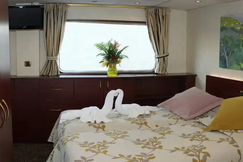 cabine-suite-pont-principal-ms-michelangelo-po-croisieurope-mara-comin