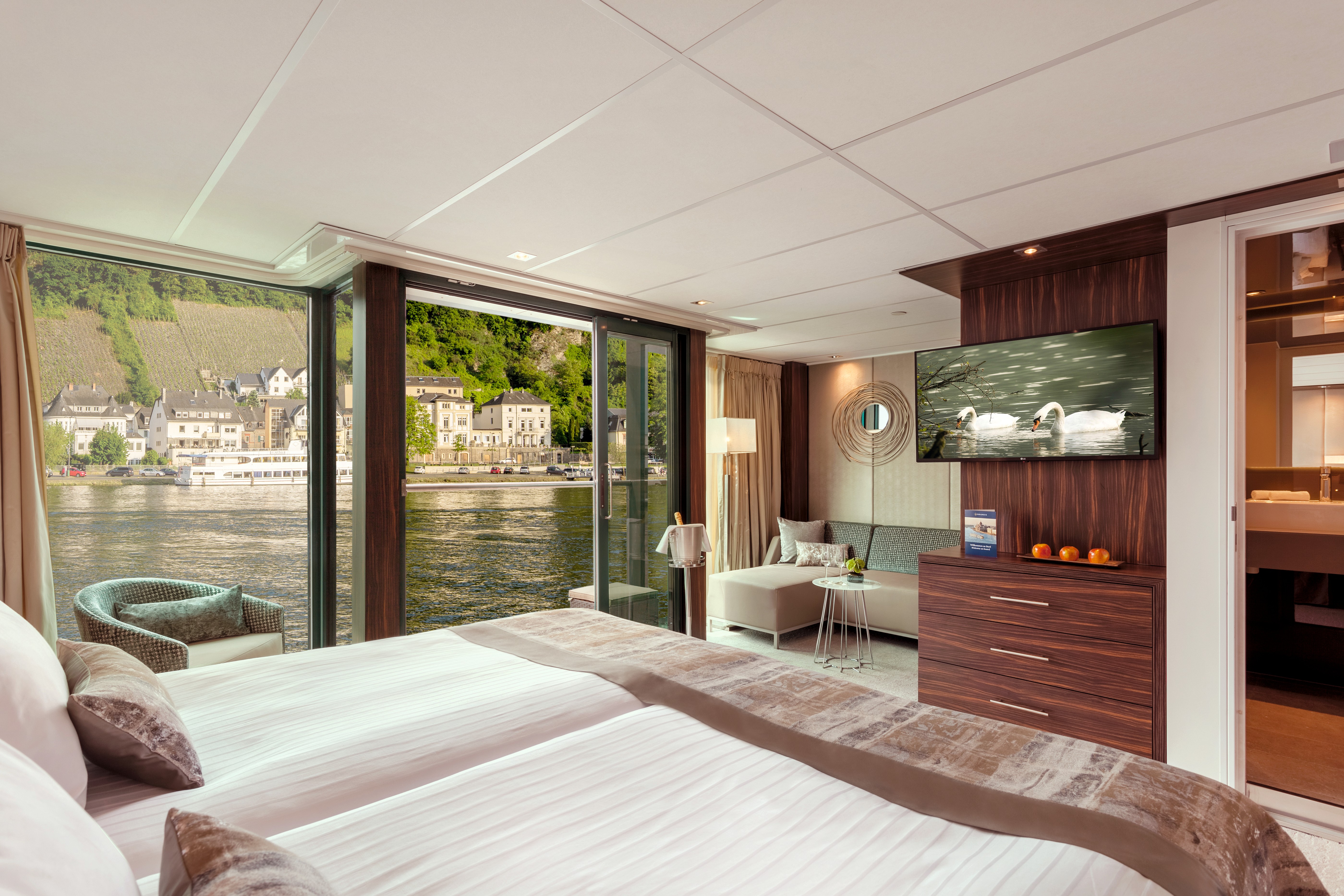 Lueftner_Cruises_AMADEUS_Imperial_Suite.jpg