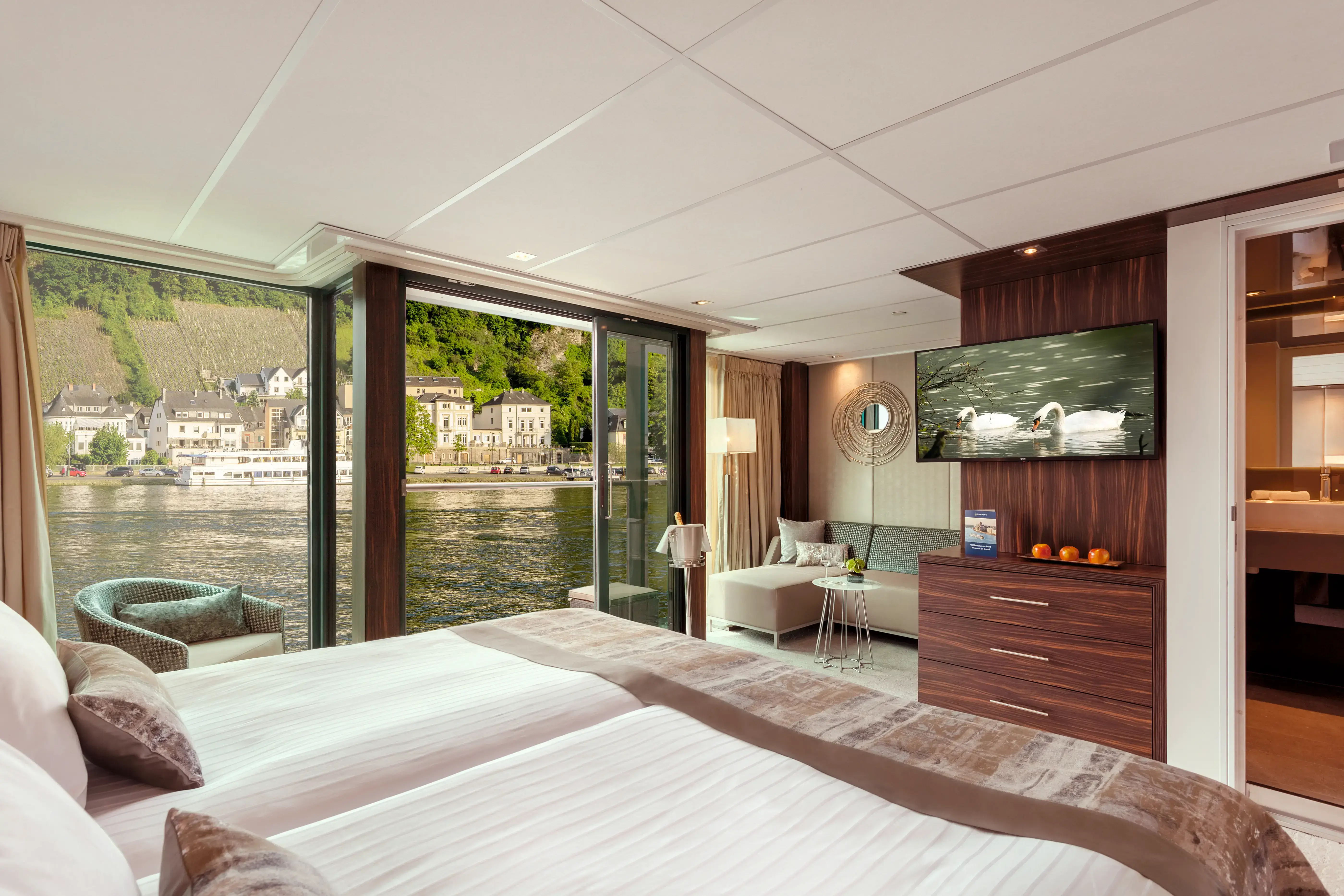 Lueftner_Cruises_AMADEUS_Imperial_Suite.webp