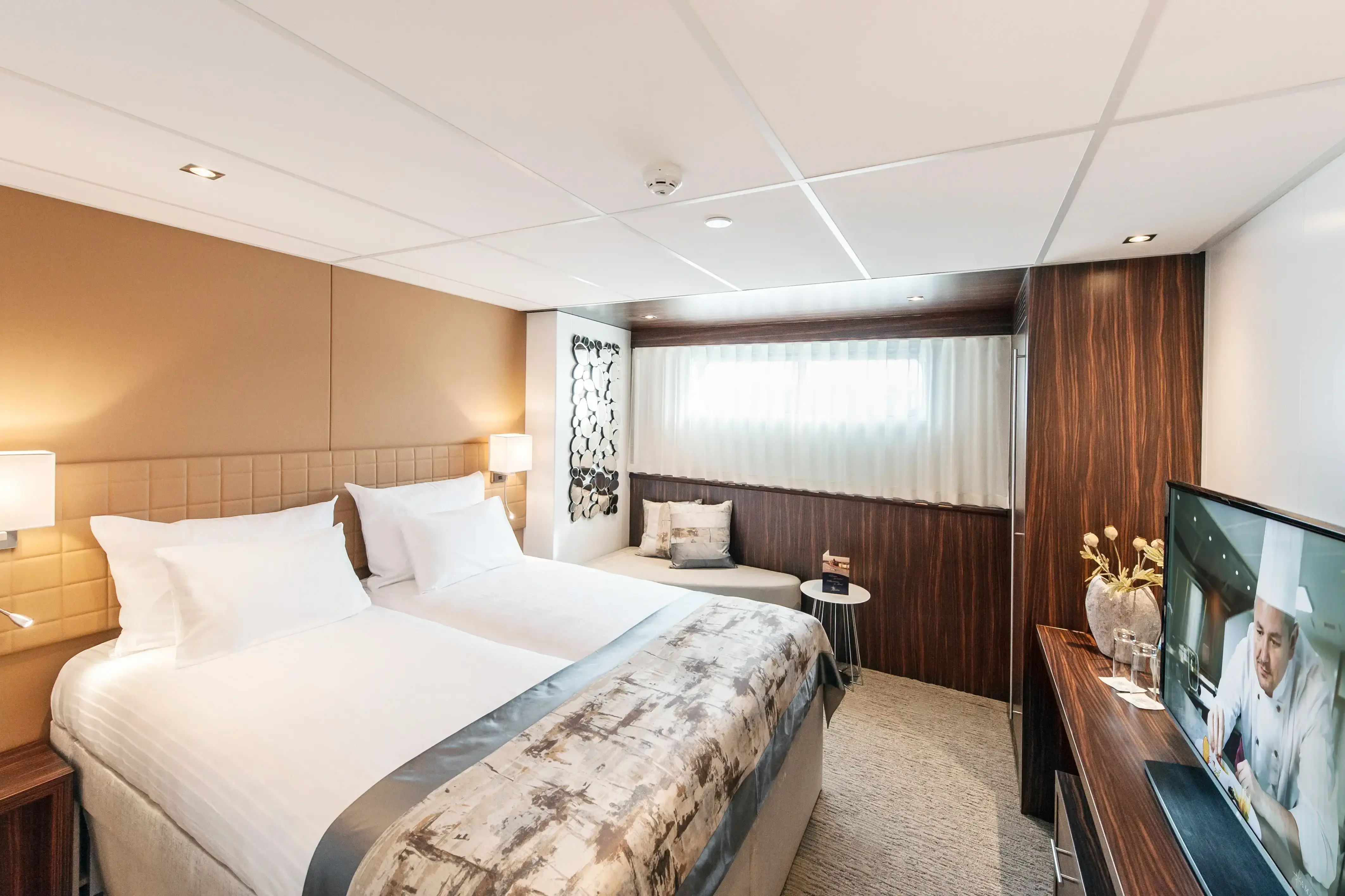 Lueftner_Cruises_AMADEUS_Queen_Cabin_Haydn.webp