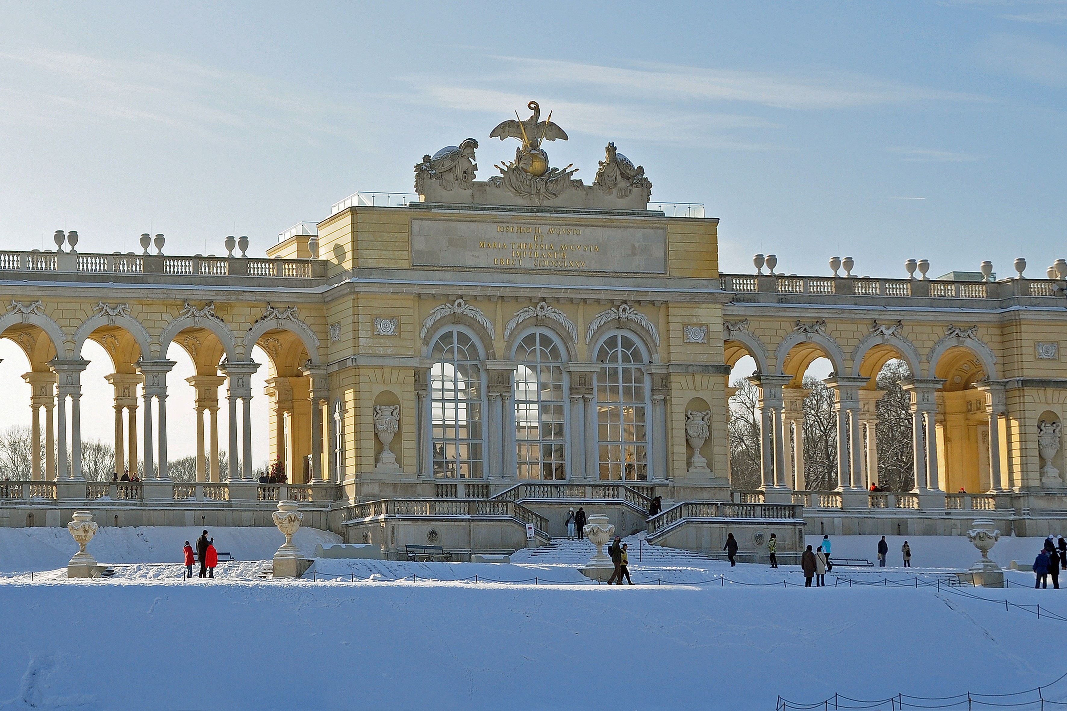 Lueftner_Cruises_Amadeus_Danube_Winter_Austria_Vienna_Gloriette__c_AdobeStock_28517414.jpeg